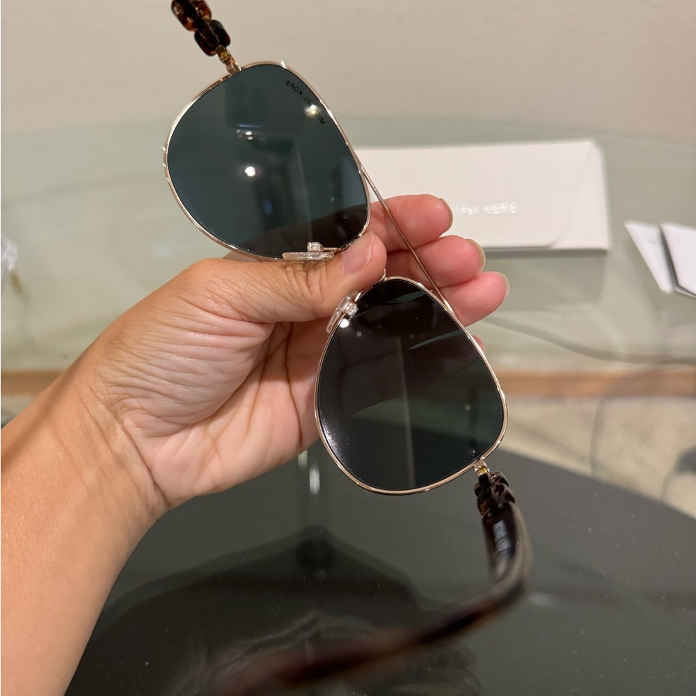 Michael kors aviator style sunglasss - Picture 5 of 7